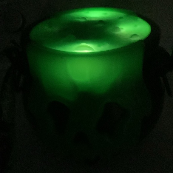 Disney Parks POISON APPLE Cauldron Green Popcorn Candy Bucket Halloween - Picture 13 of 14